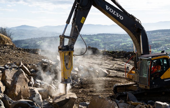 Jak dobrać młot hydrauliczny do koparki