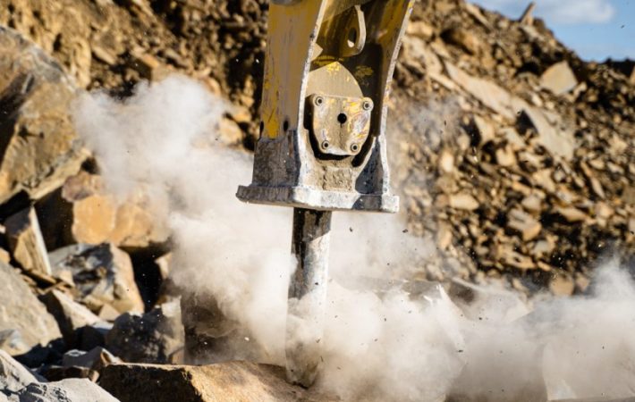 Jak kuć młotem hydraulicznym